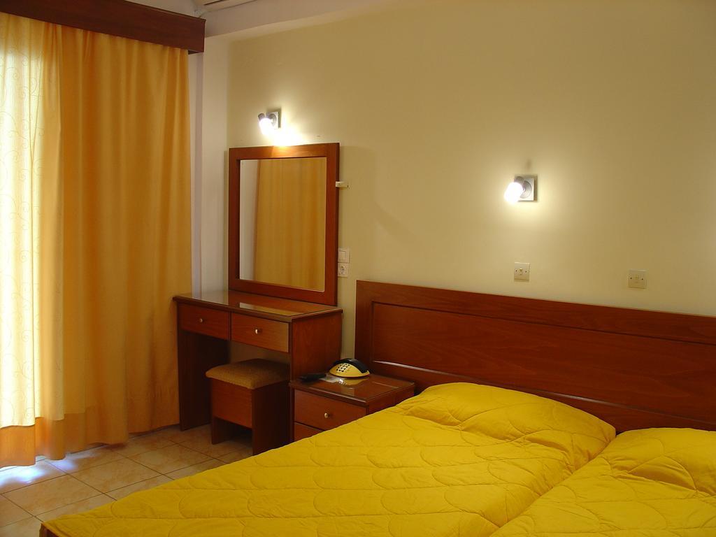 Golden Sands Hotel Agios Georgios  Værelse billede