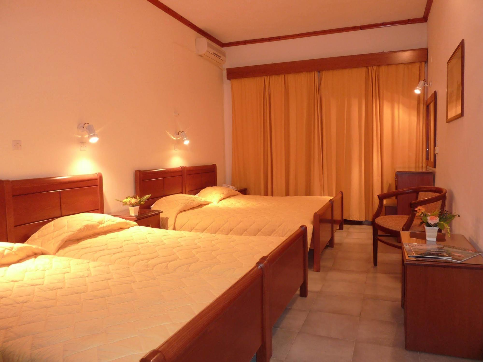 Golden Sands Hotel Agios Georgios  Værelse billede